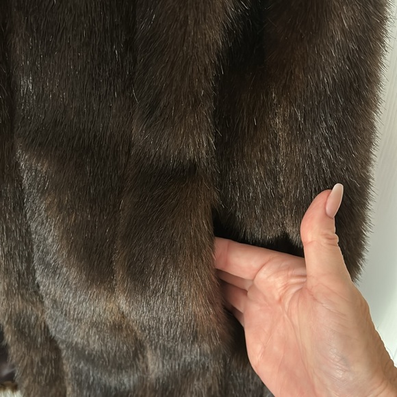 Fabulous~Furs: SZ S ~ Sable Faux Fur Hook Vest ~ worn twice - Picture 5 of 7